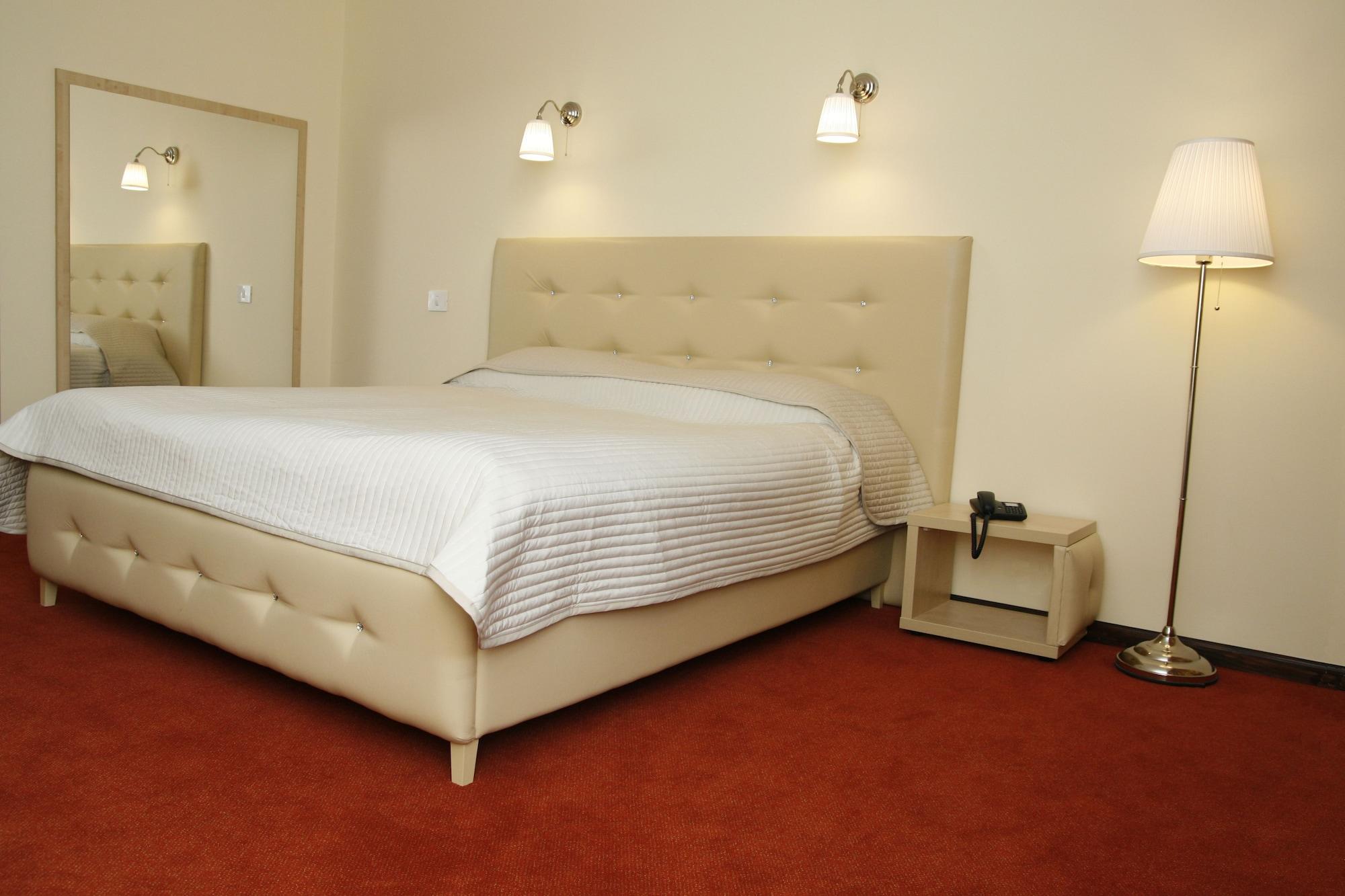 Capitol Hotel Бухарест Экстерьер фото