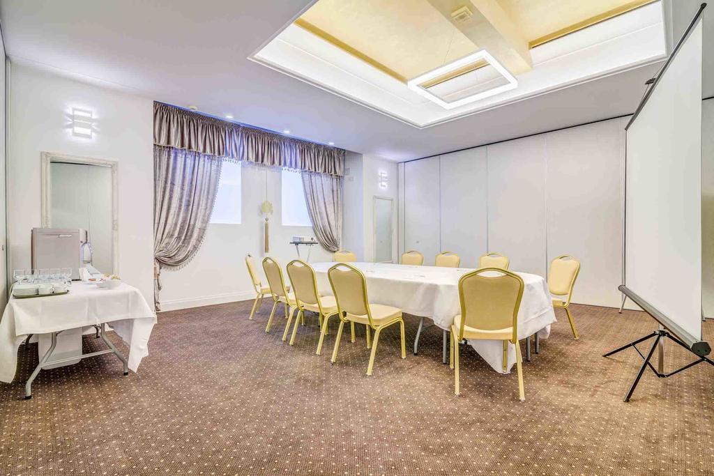 Capitol Hotel Бухарест Экстерьер фото